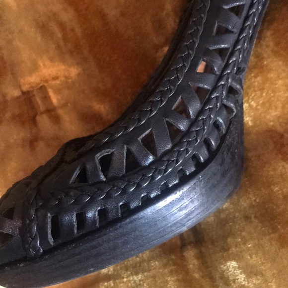 Guess 9 Black Leather Peep Toe Pumps Cut Out - Picture 6 of 6